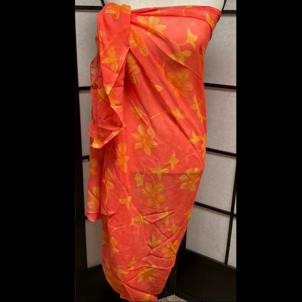NWOT Lady Juliet sarong/pareo, with matching travel pouch. 43 x 70 in. - Picture 10 of 14